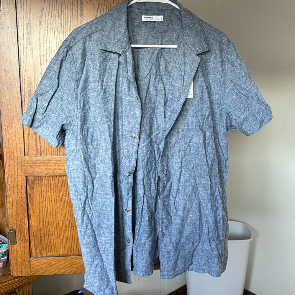Men’s casual button down shirt